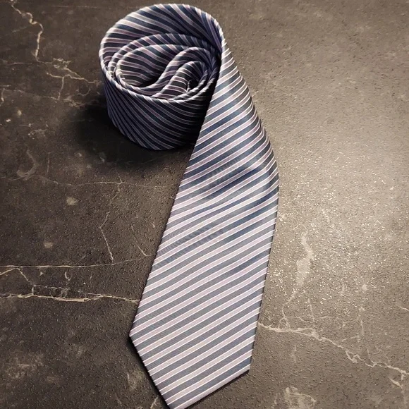 Excellent Used Condition Men's HUGO BOSS Italian Made 100% Silk Skinny Necktie - Picture 7 of 7